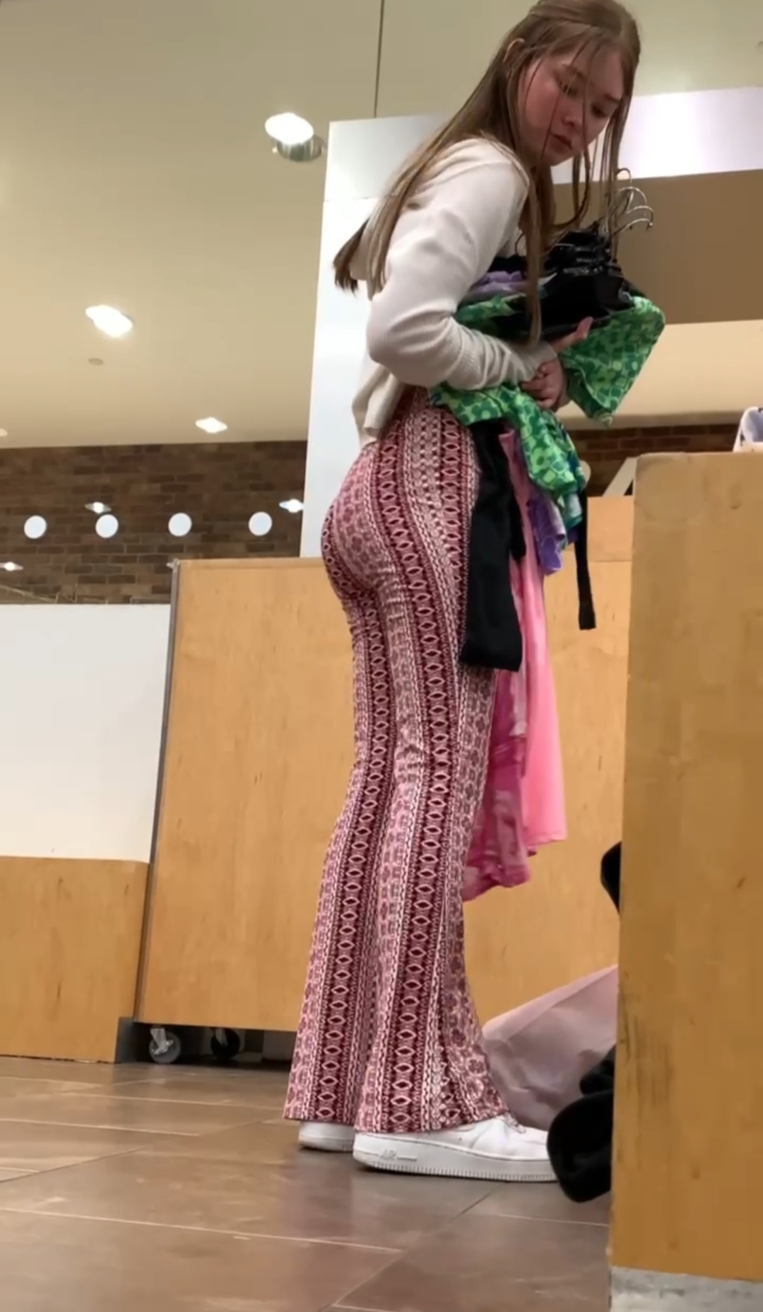 Leslie - AI Chatbot | NsfwGPT.AI