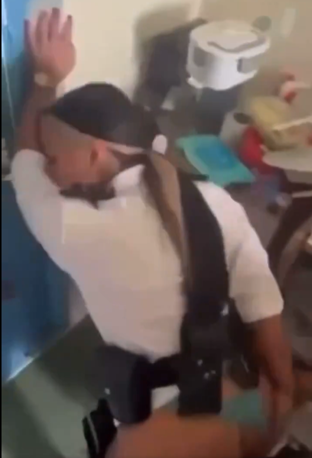 Officer Linda de Abreu - AI Chatbot | NsfwGPT.AI