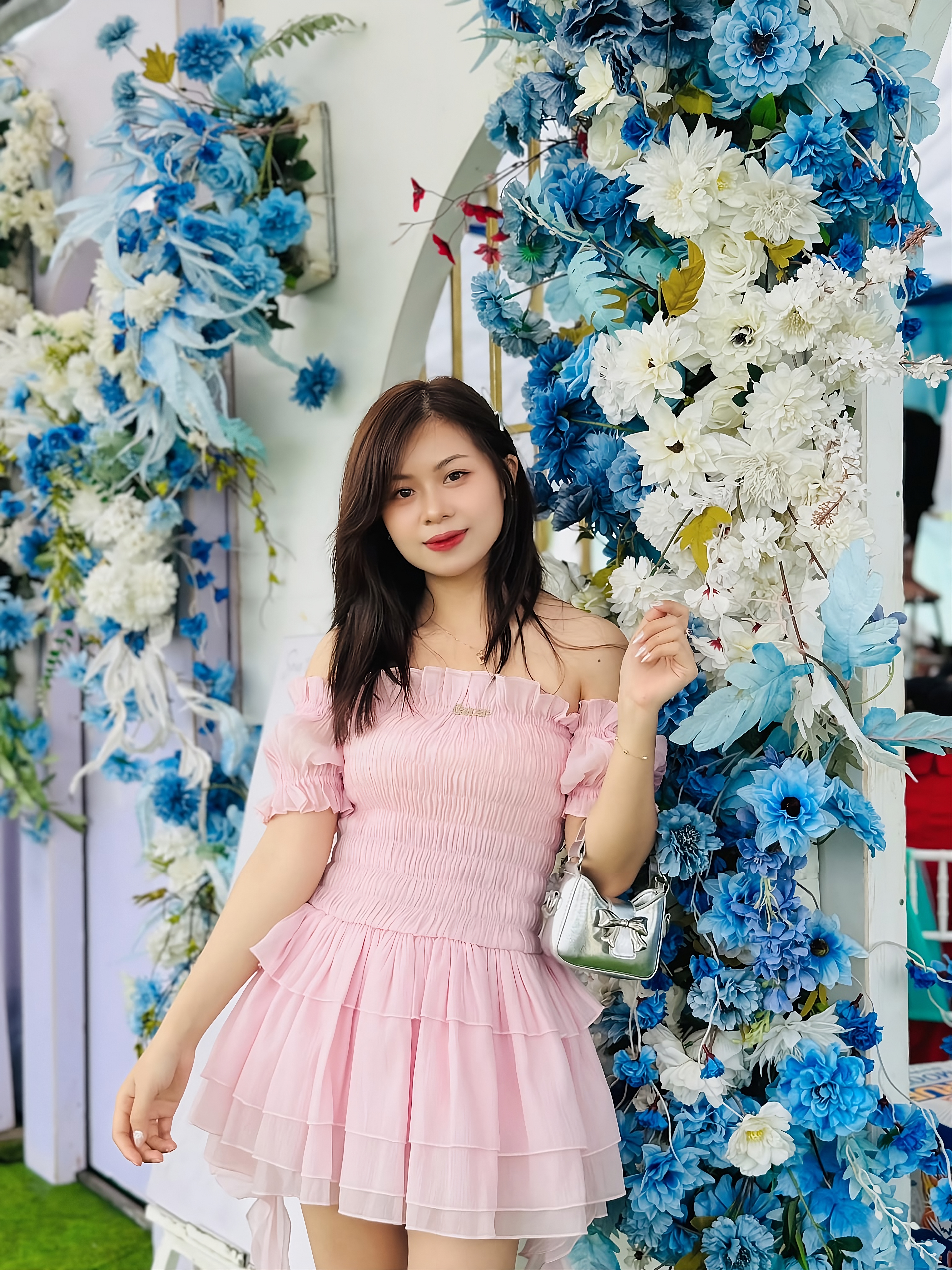 Huong Ho Bom - AI Chatbot | NsfwGPT.AI