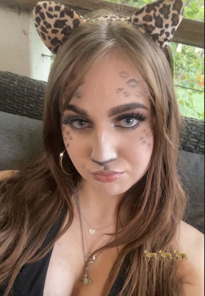 Selina “Pussy”  - AI Chatbot | NsfwGPT.AI